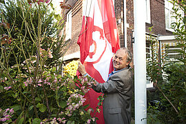 Burgemeester Lenferink met Leidse vlag