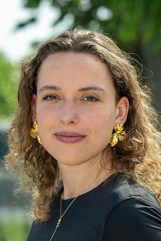 Claire van  Megen