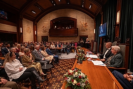 In de Raadzaal afscheid Peter van der Velden