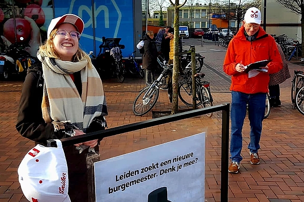 Raadsleden op het 5 mei plein